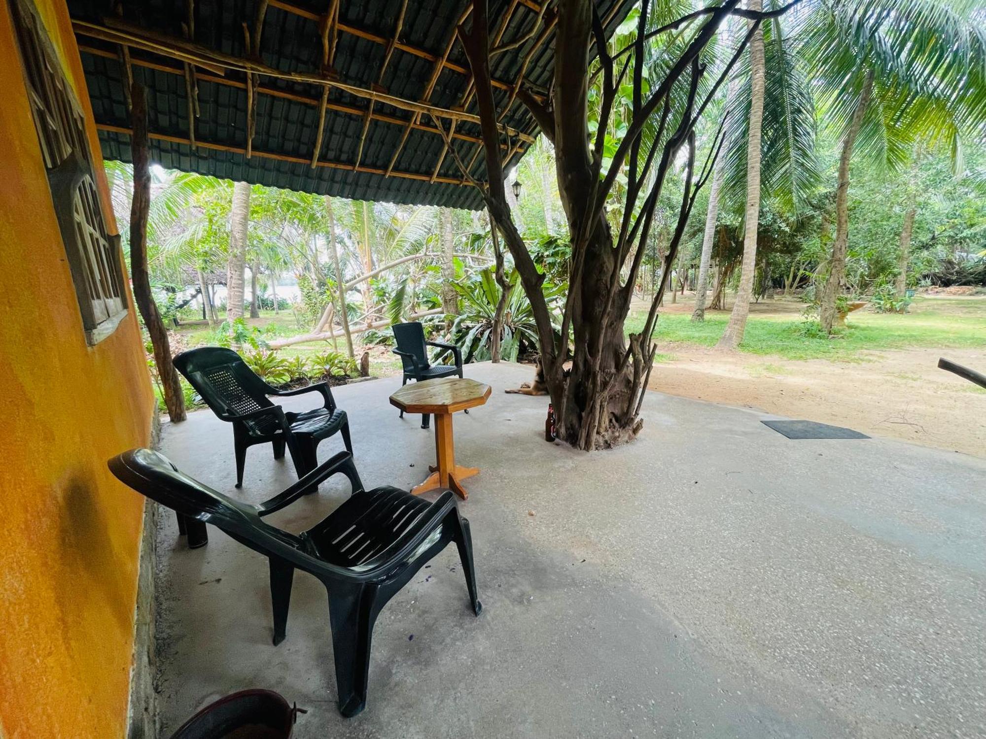 Hotel Lakeside Tissamaharama