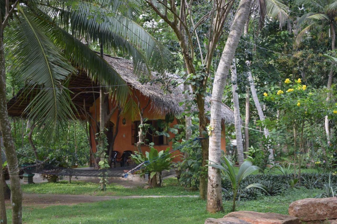 Hotel Lakeside Tissamaharama